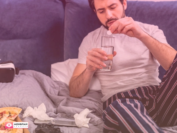 Мужчина лечится от похмелья
